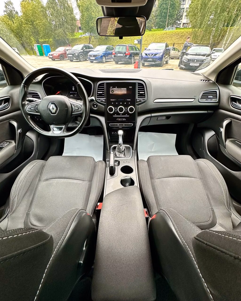 Renault Megane фото 9