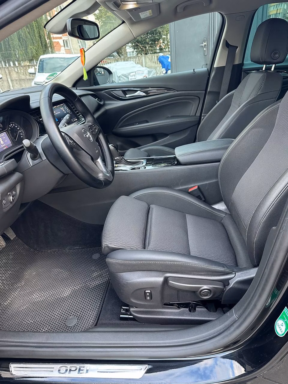 Opel Insignia фото 9