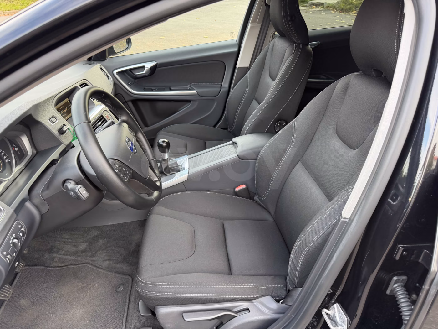 Volvo V60 фото 12
