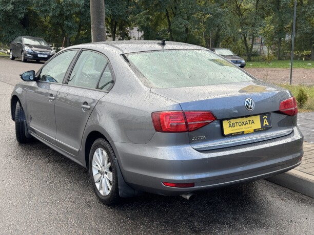 Volkswagen Jetta фото 7