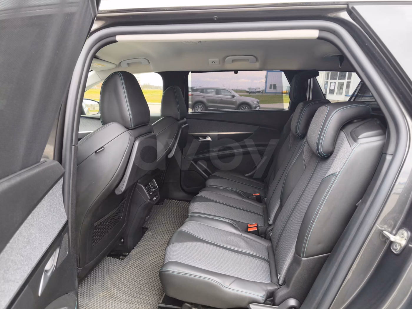 Peugeot 5008 фото 12