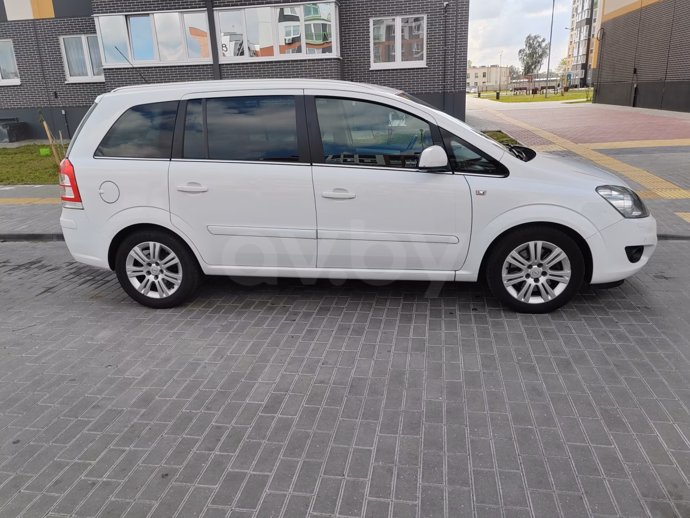 Opel Zafira фото 2