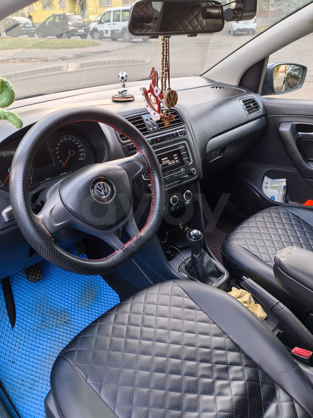 Volkswagen Polo Sedan фото 4
