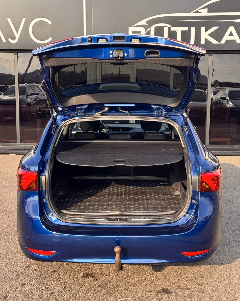 Toyota Avensis фото 12