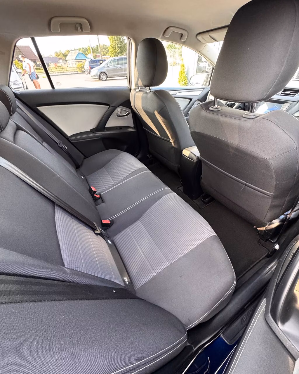 Toyota Avensis фото 13