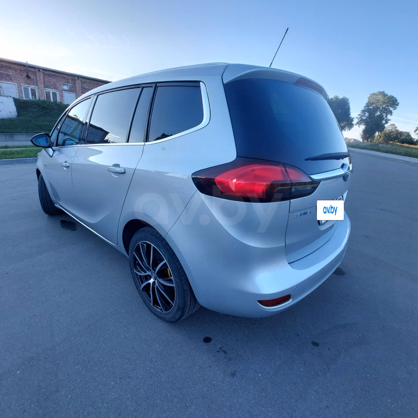 Opel Zafira фото 7