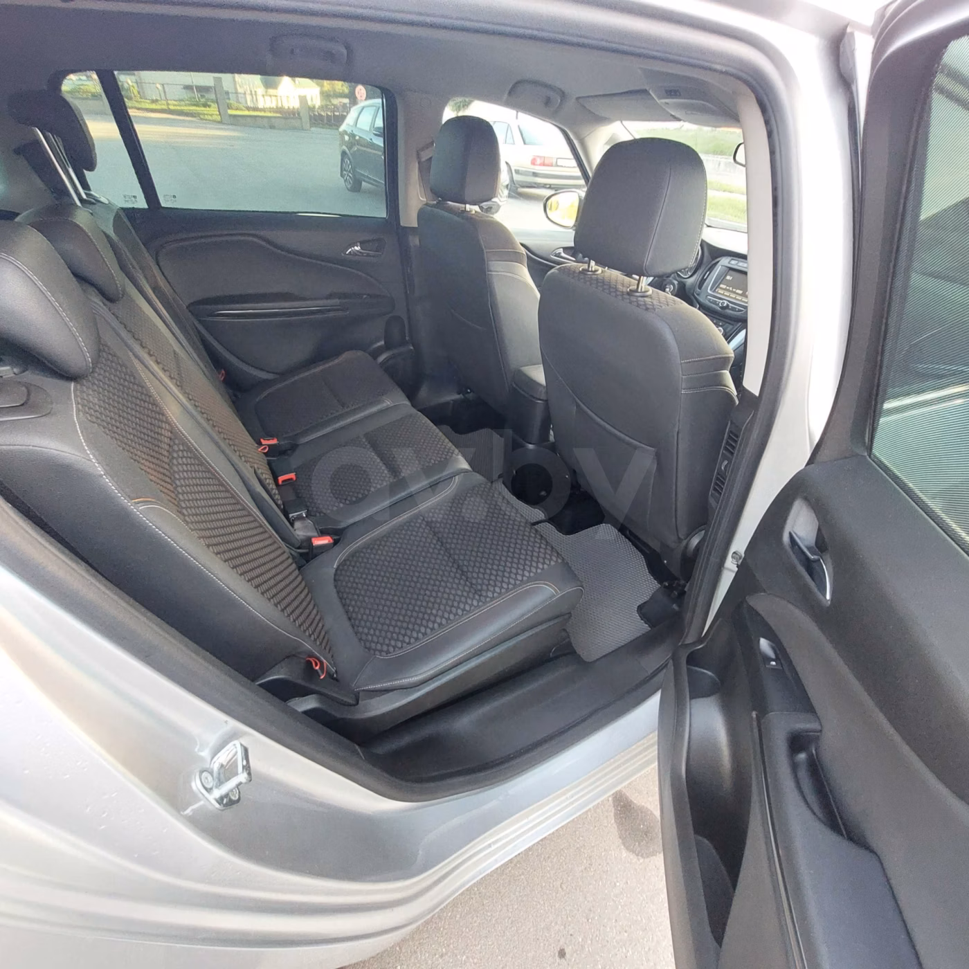Opel Zafira фото 10