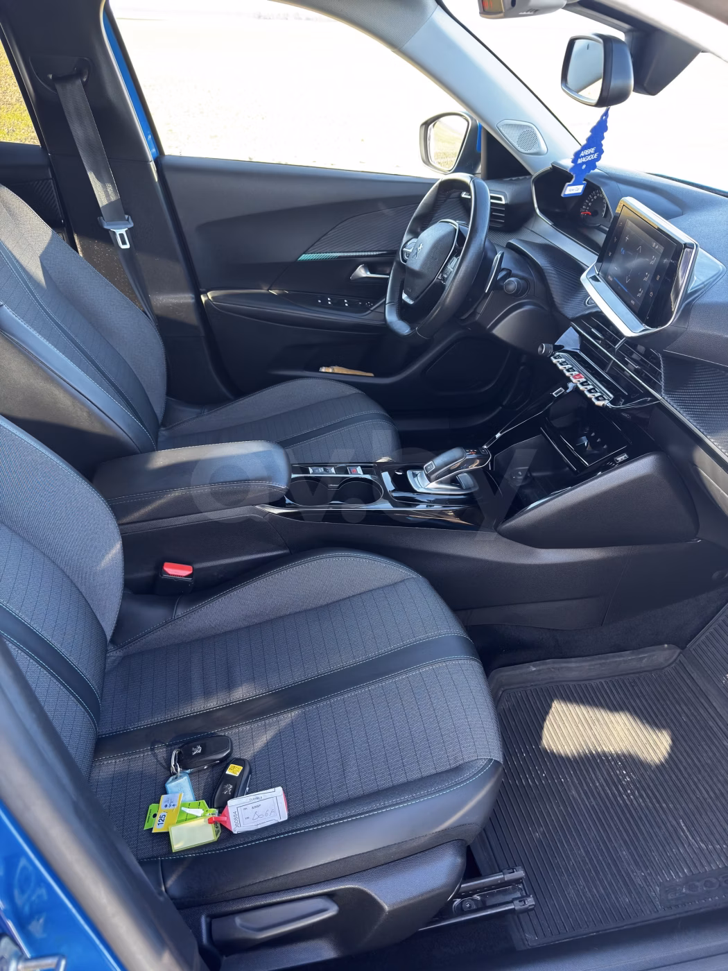 Peugeot 2008 фото 9