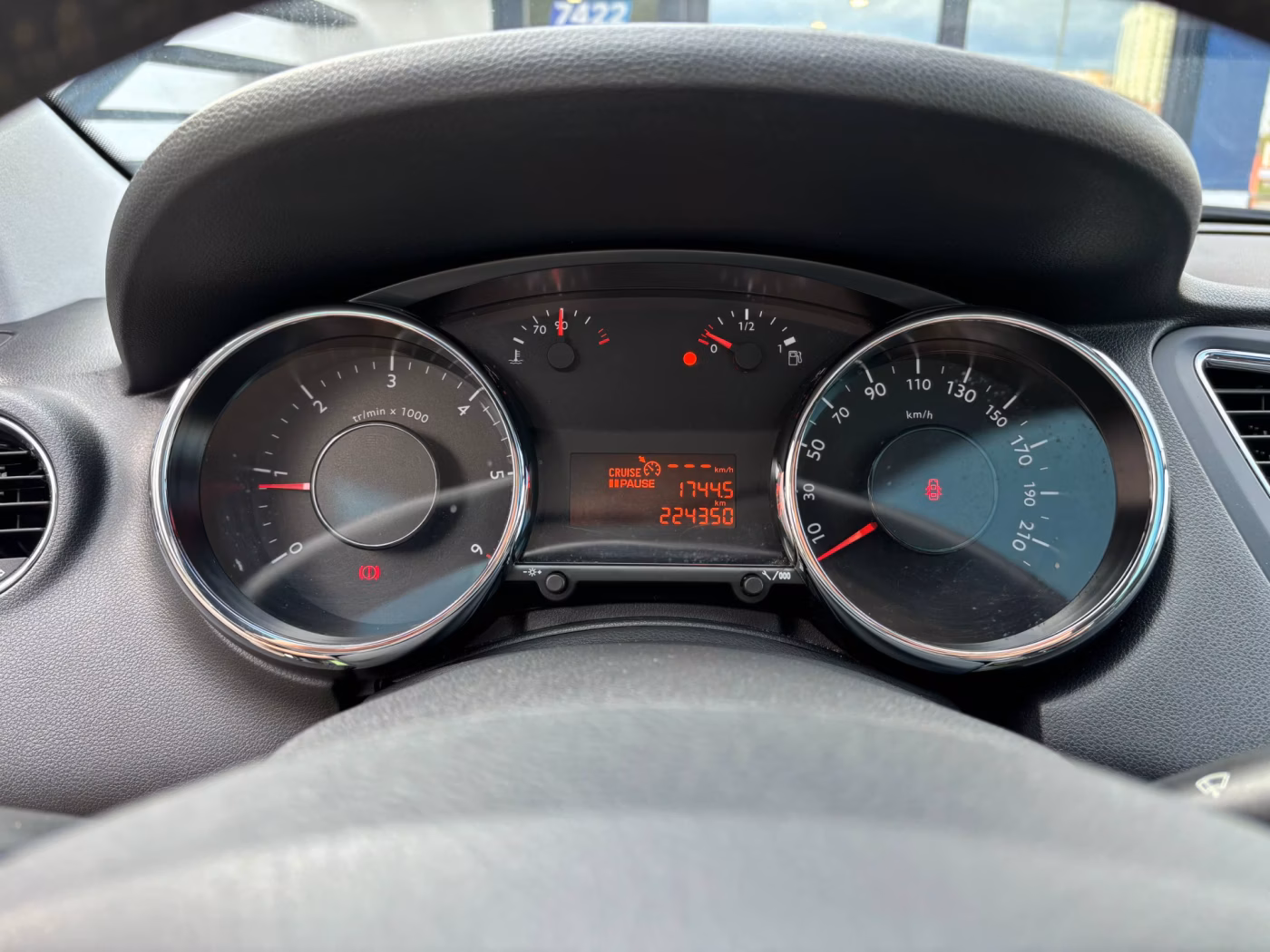 Peugeot 5008 фото 11