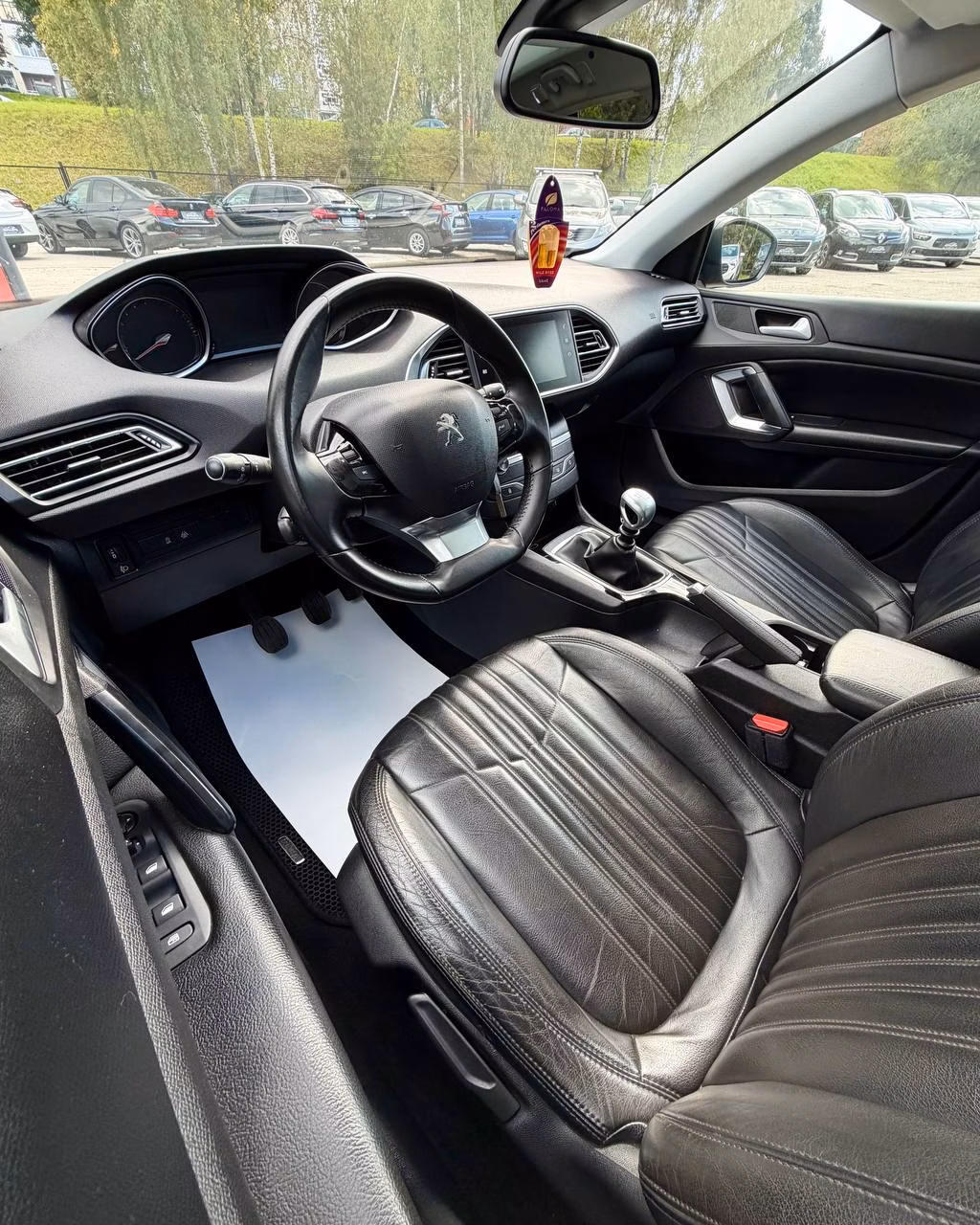 Peugeot 308 фото 10
