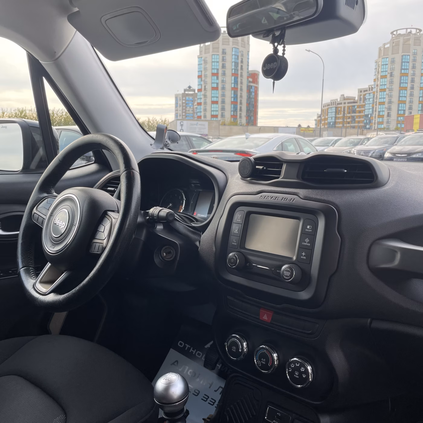 Jeep Renegade фото 15