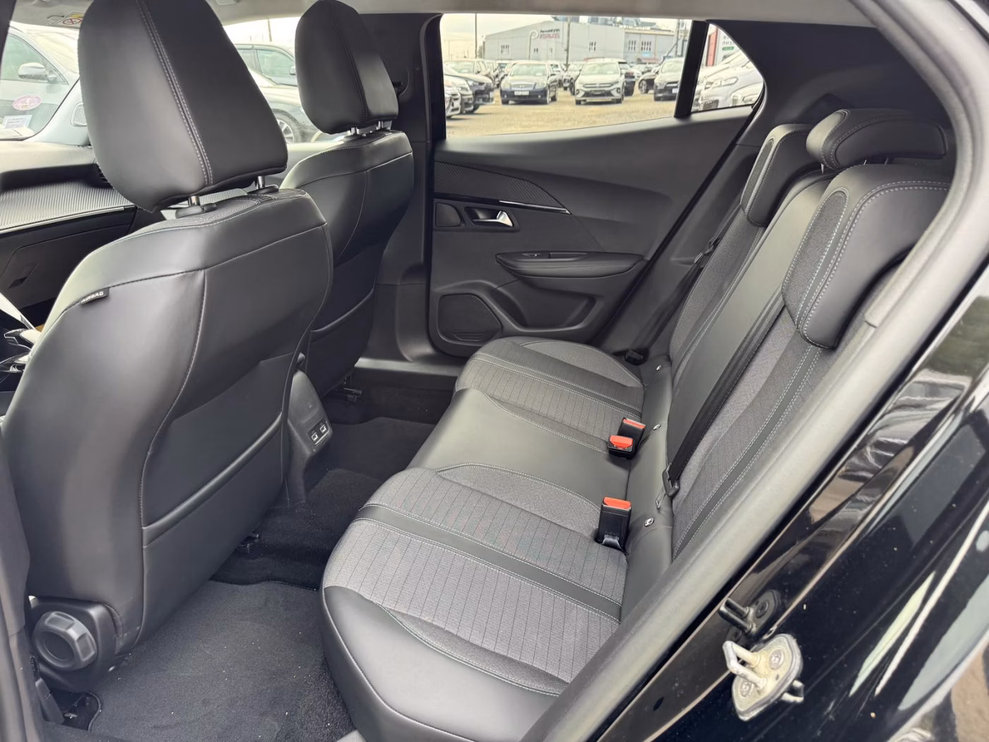 Peugeot 2008 фото 9