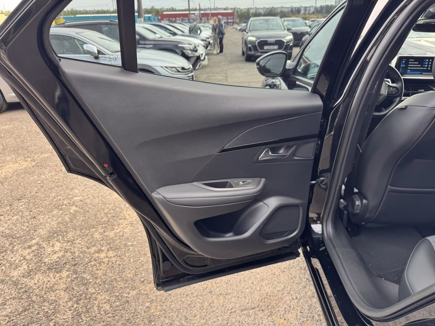 Peugeot 2008 фото 10