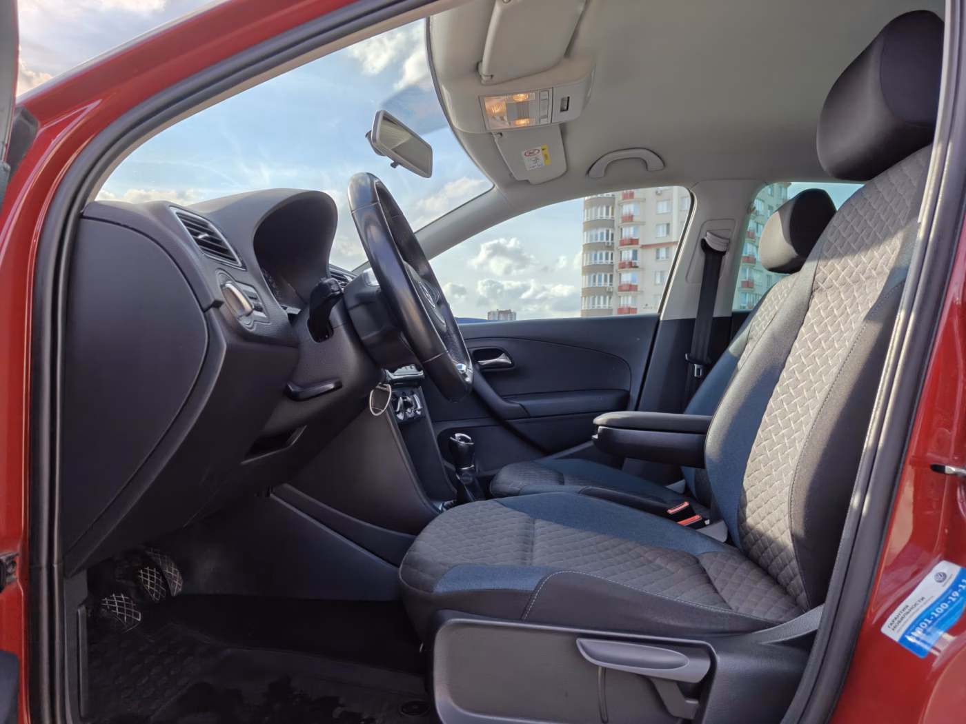Volkswagen Polo Sedan фото 14
