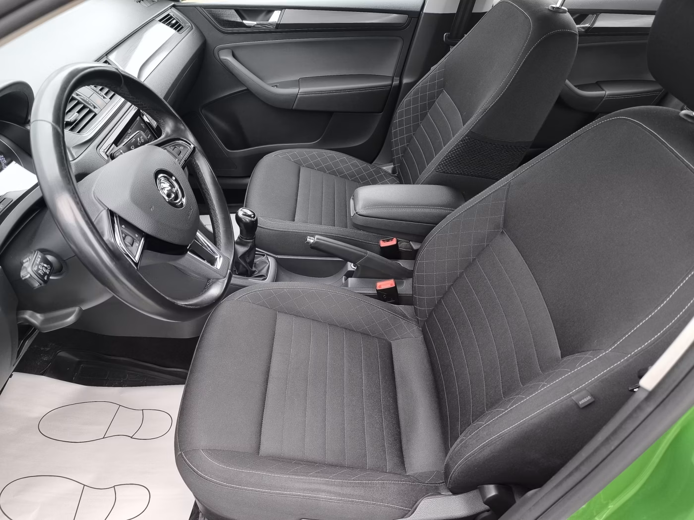 Skoda Rapid фото 8