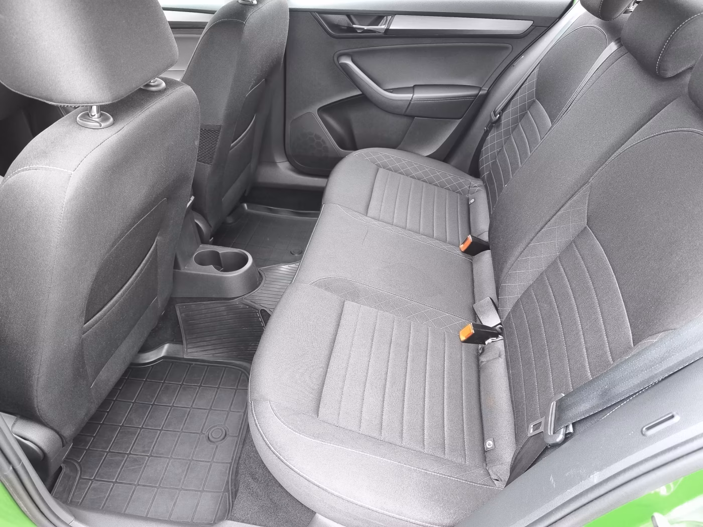 Skoda Rapid фото 10