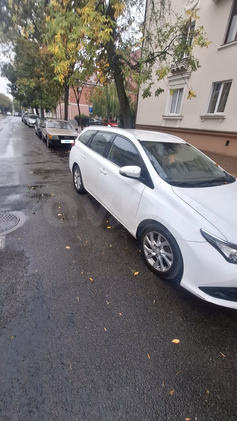 Toyota Auris фото 2