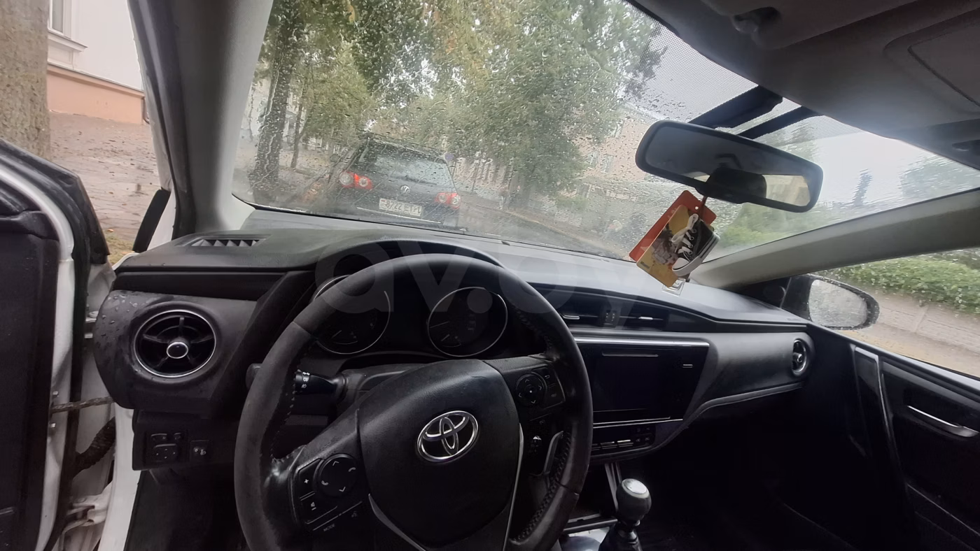 Toyota Auris фото 5