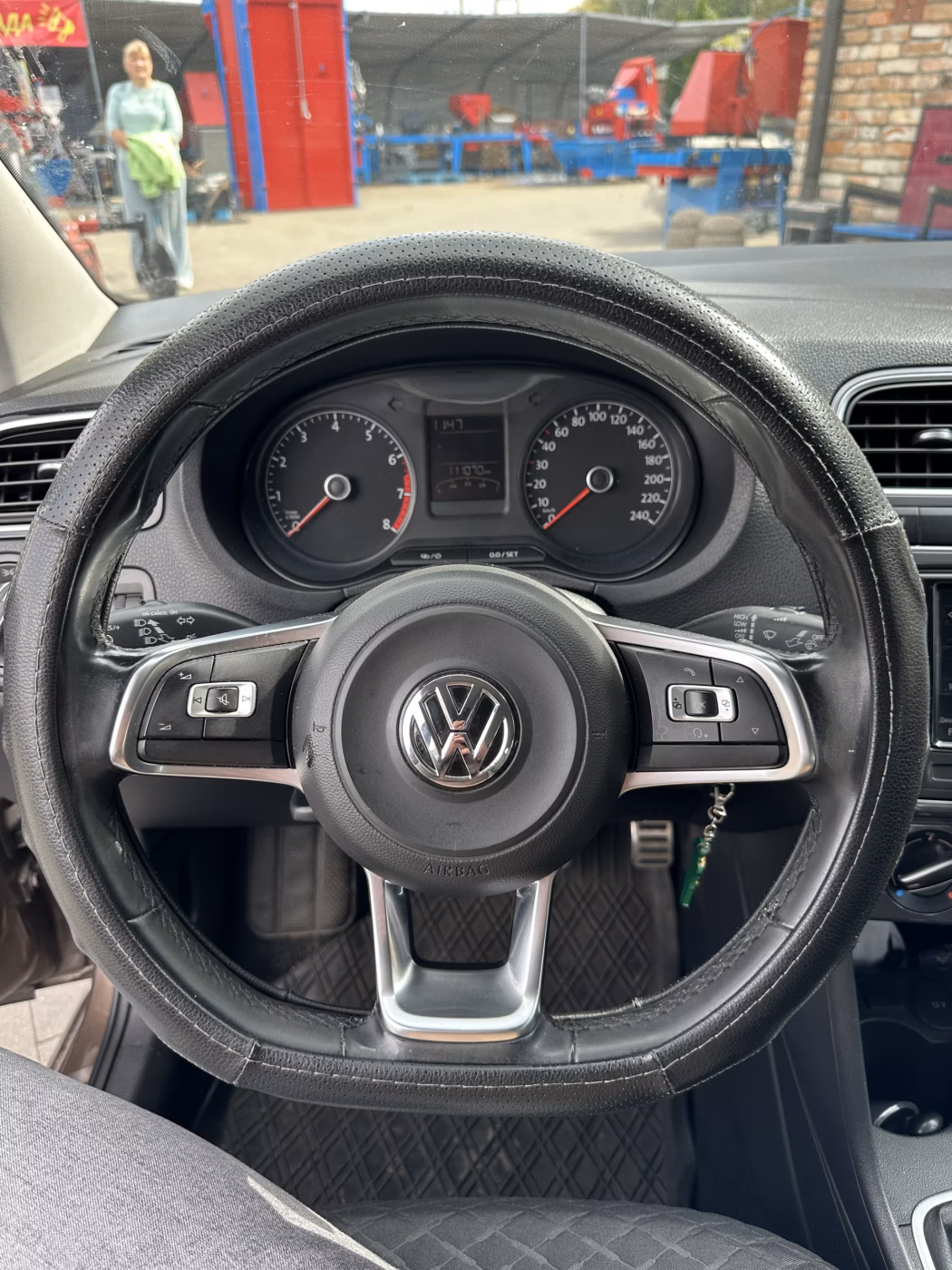 Volkswagen Polo Sedan фото 9