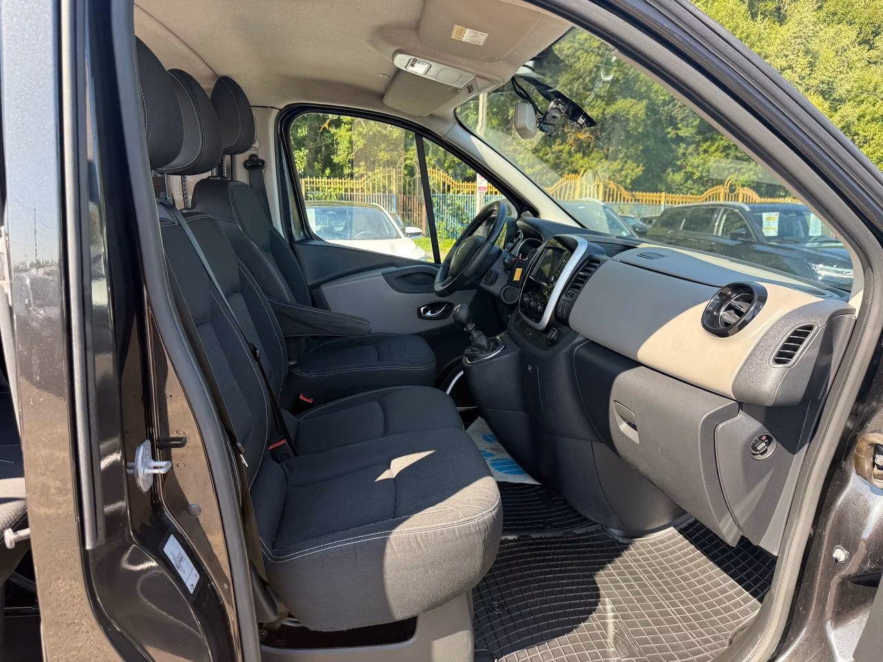 Renault Trafic фото 11
