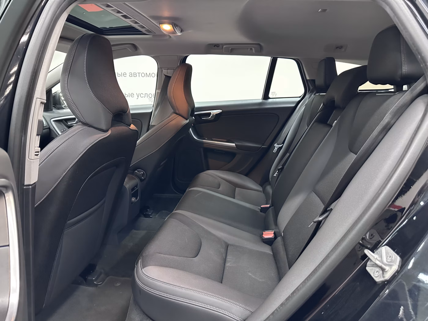 Volvo V60 фото 9