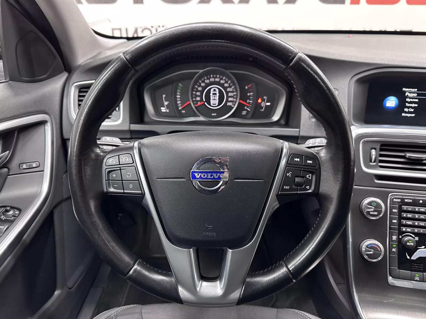 Volvo V60 фото 15