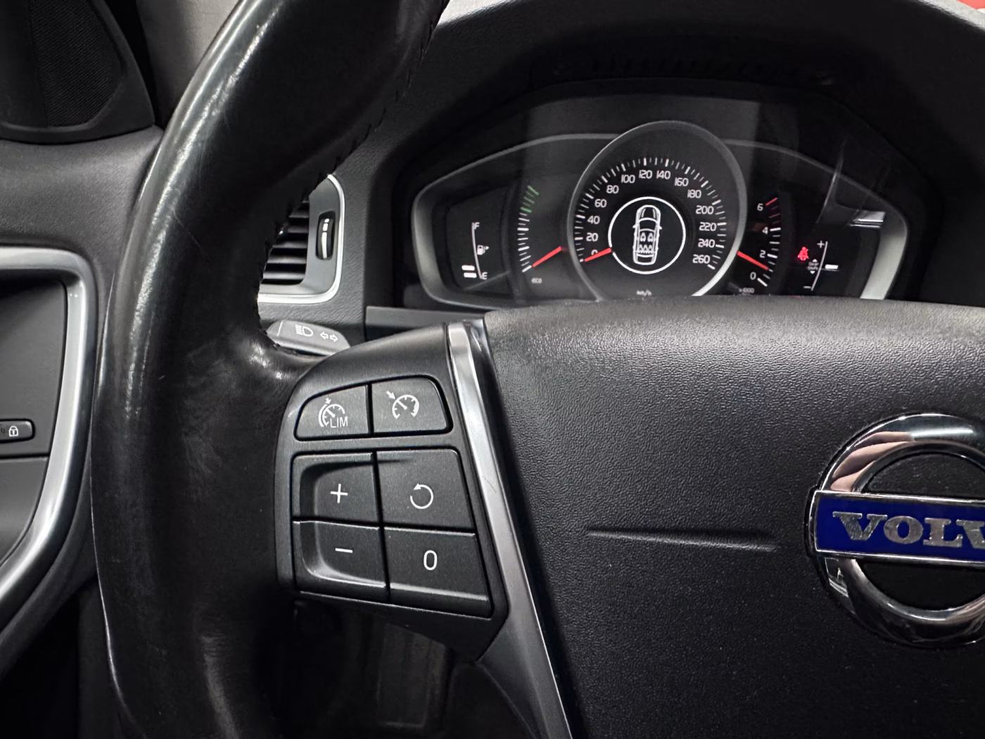 Volvo V60 фото 16