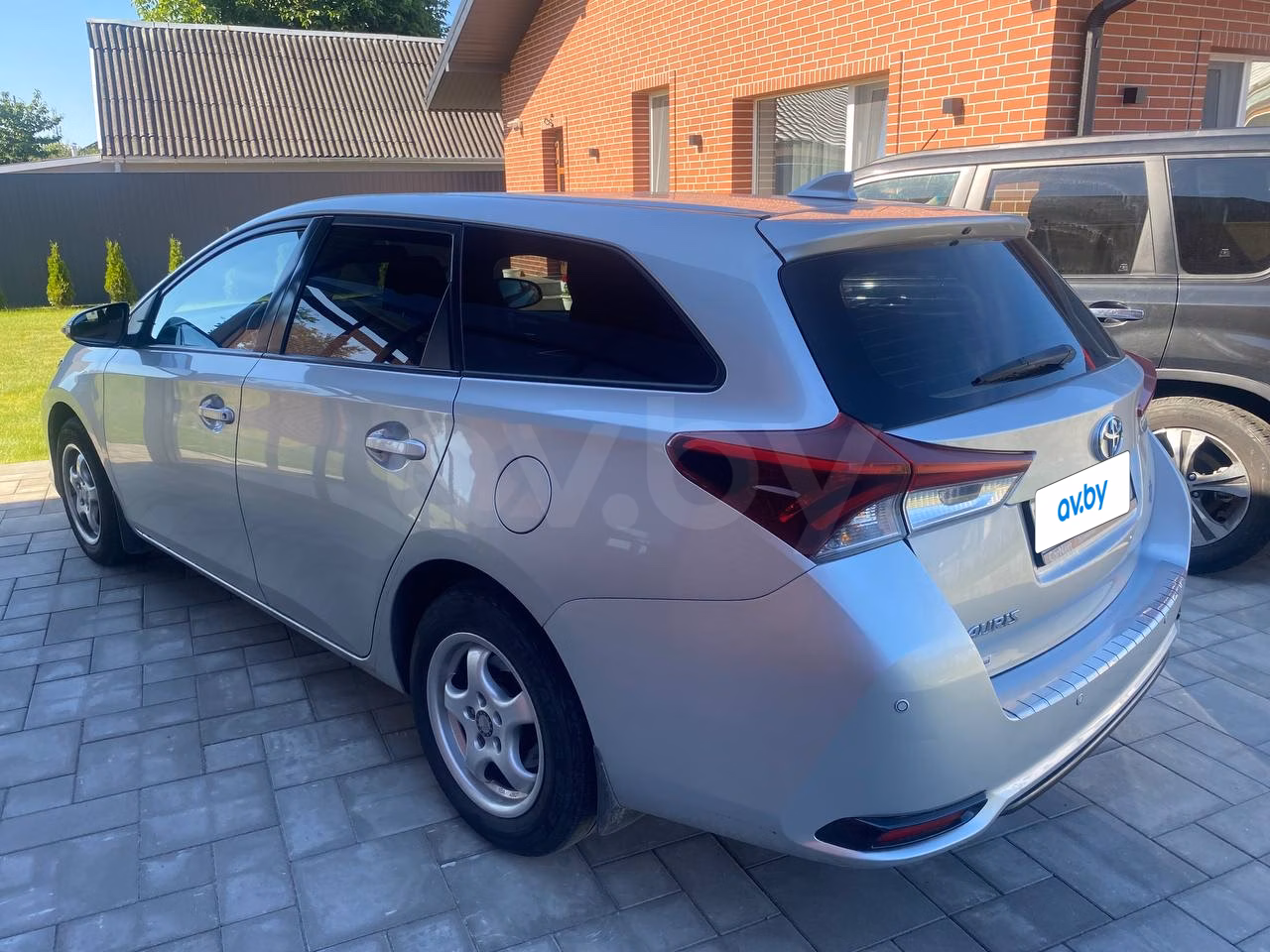 Toyota Auris фото 3