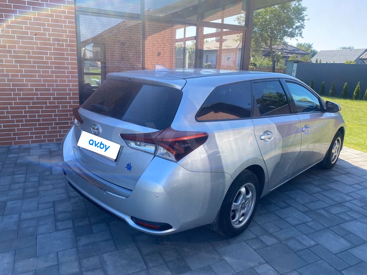 Toyota Auris фото 4
