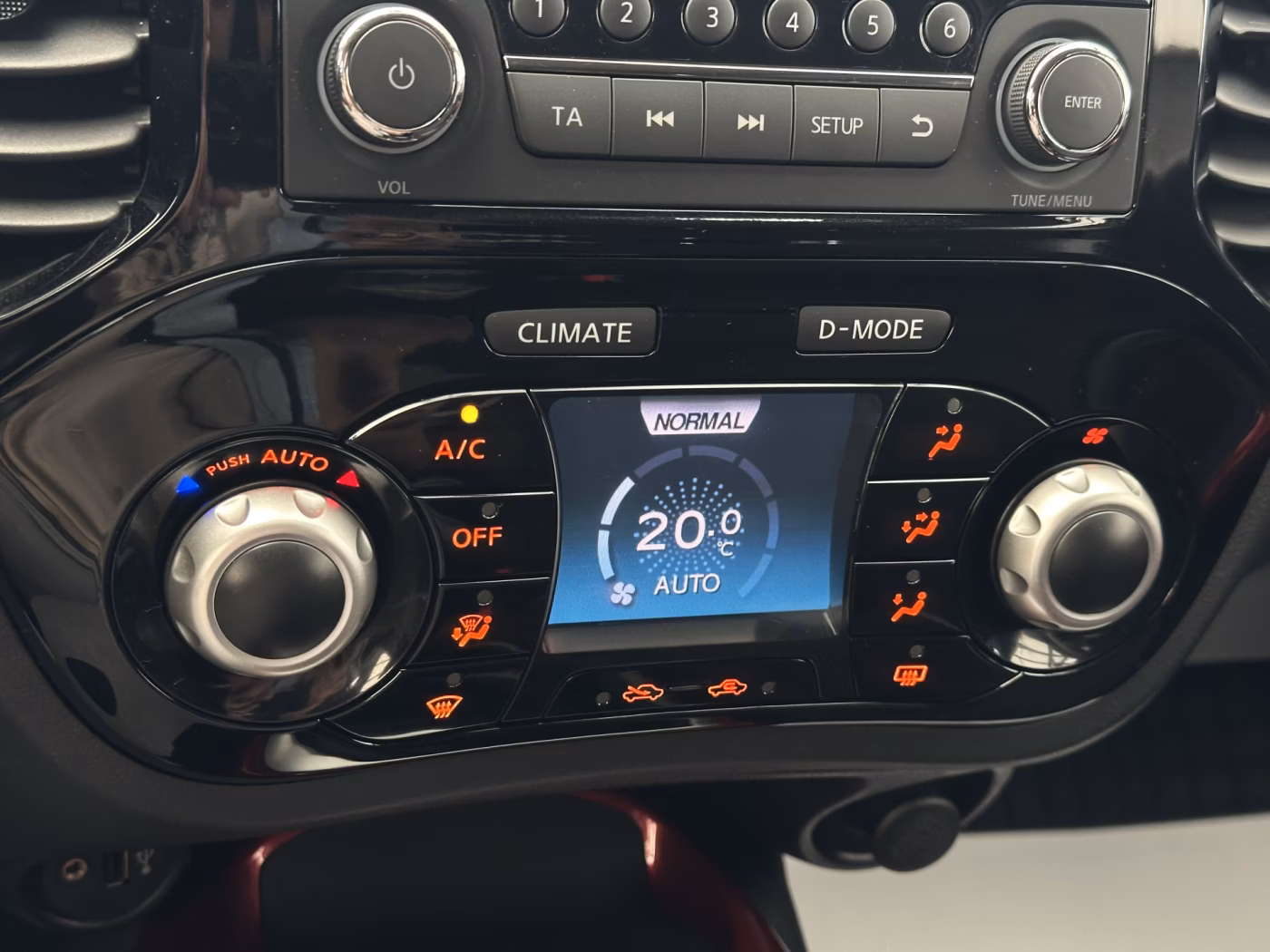 Nissan Juke фото 15