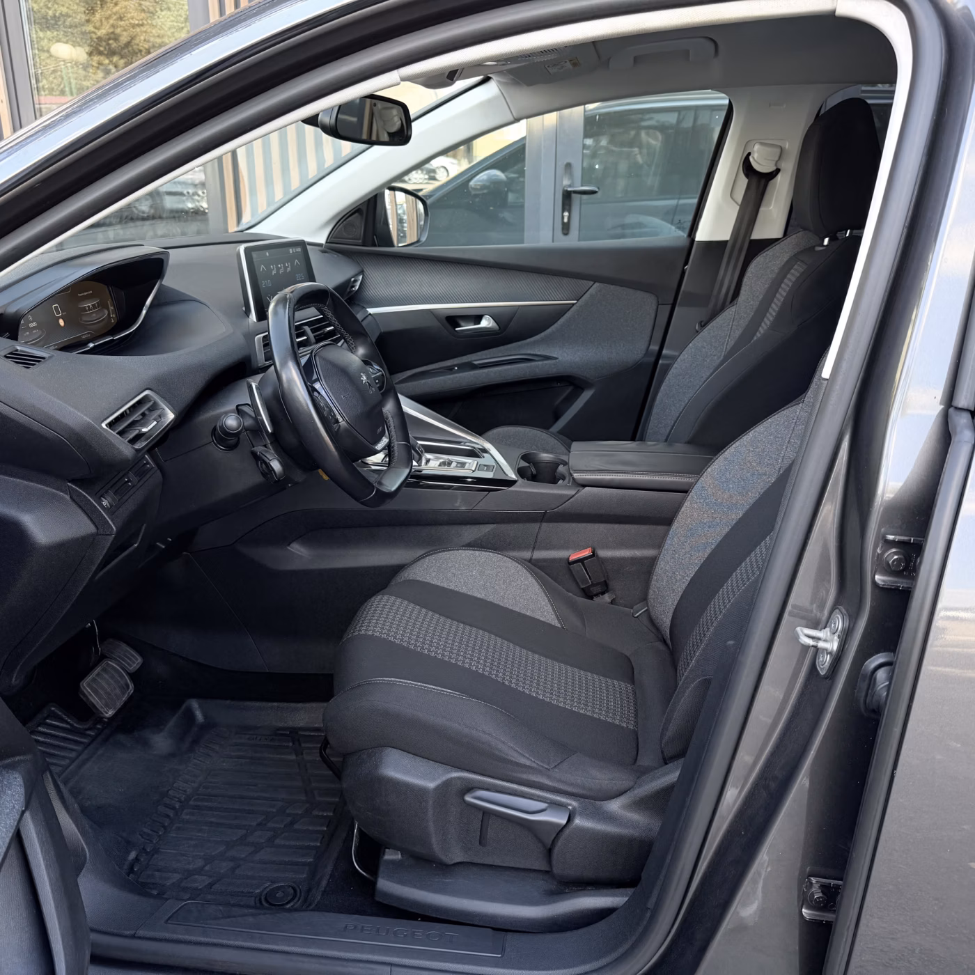 Peugeot 5008 фото 6