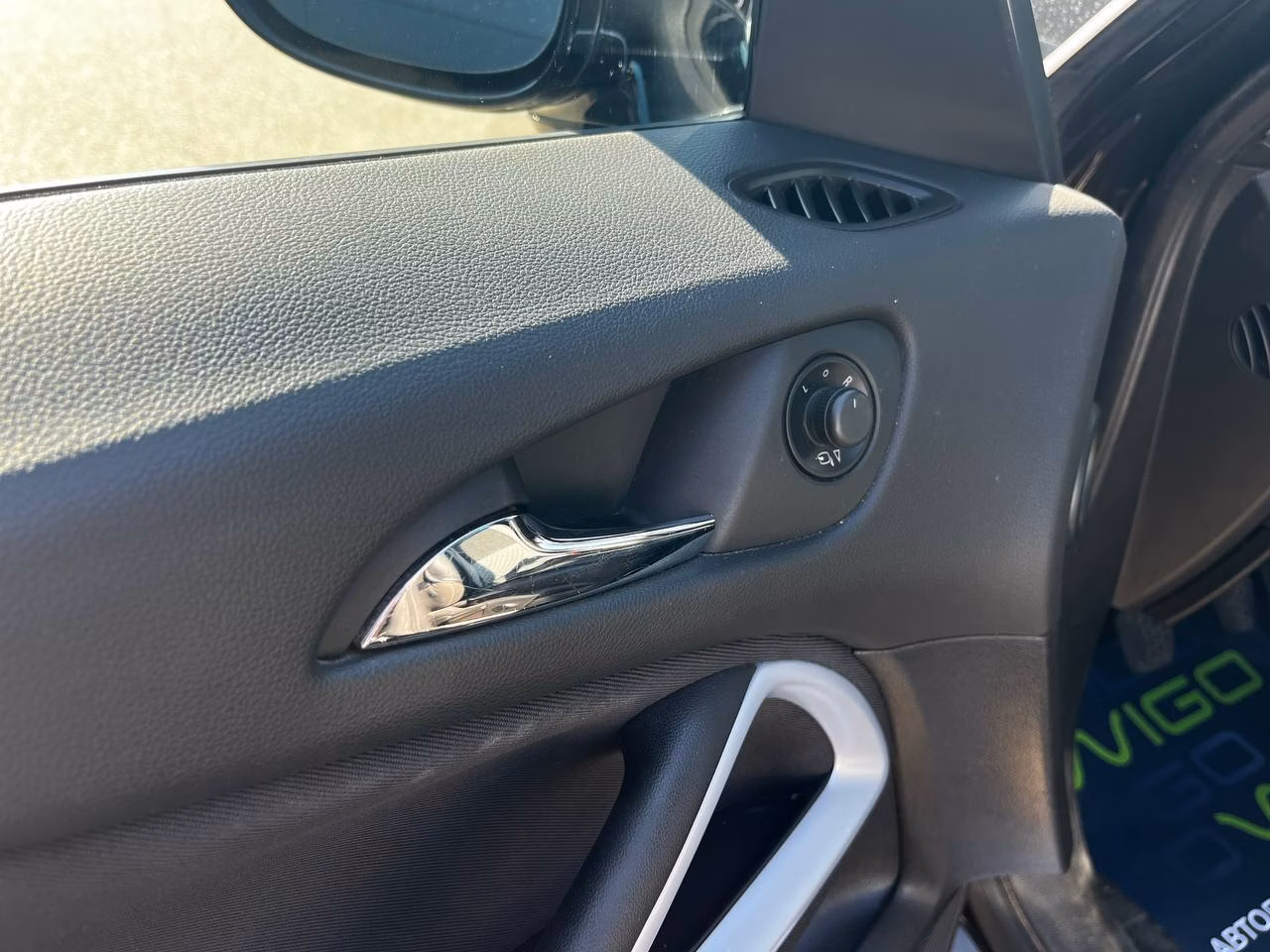 Opel Zafira фото 8