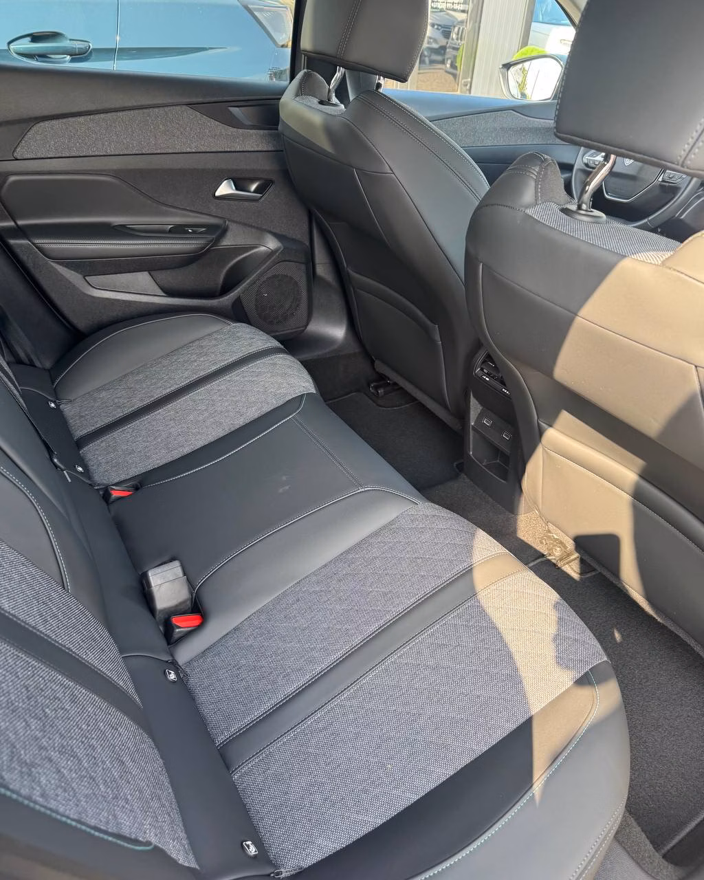 Peugeot 408X фото 12