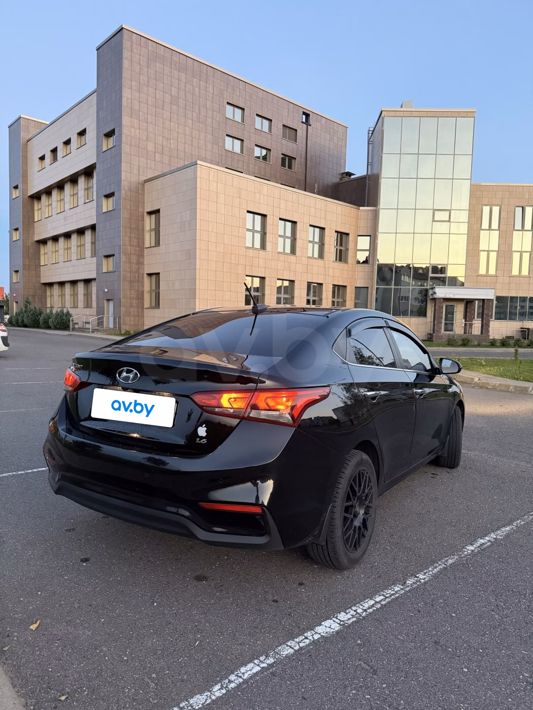 Hyundai Accent фото 6