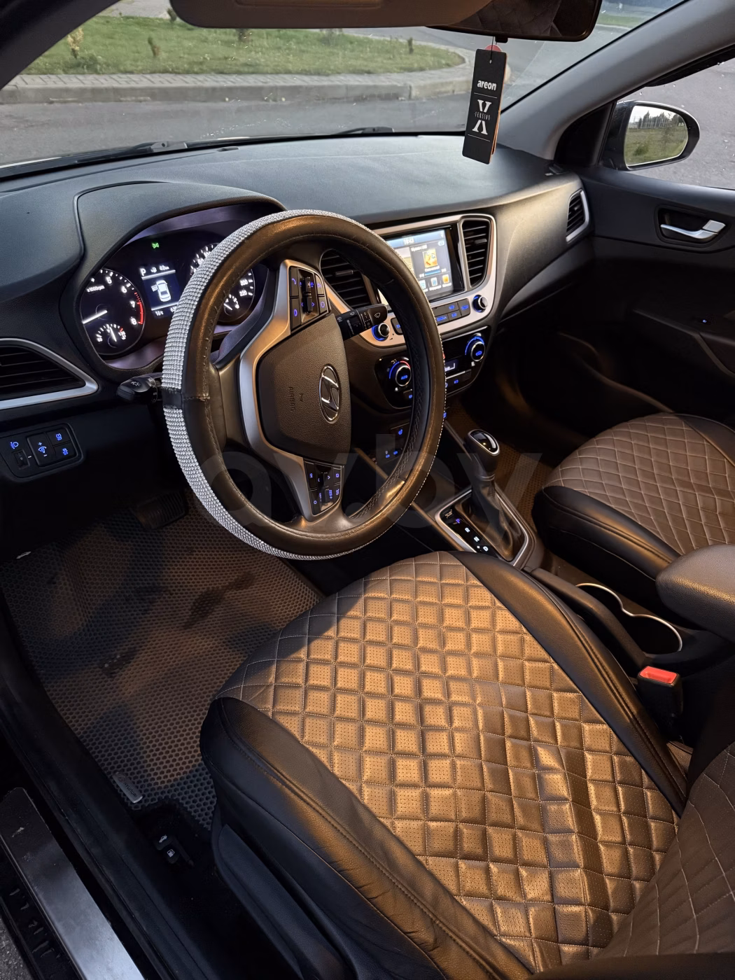 Hyundai Accent фото 8
