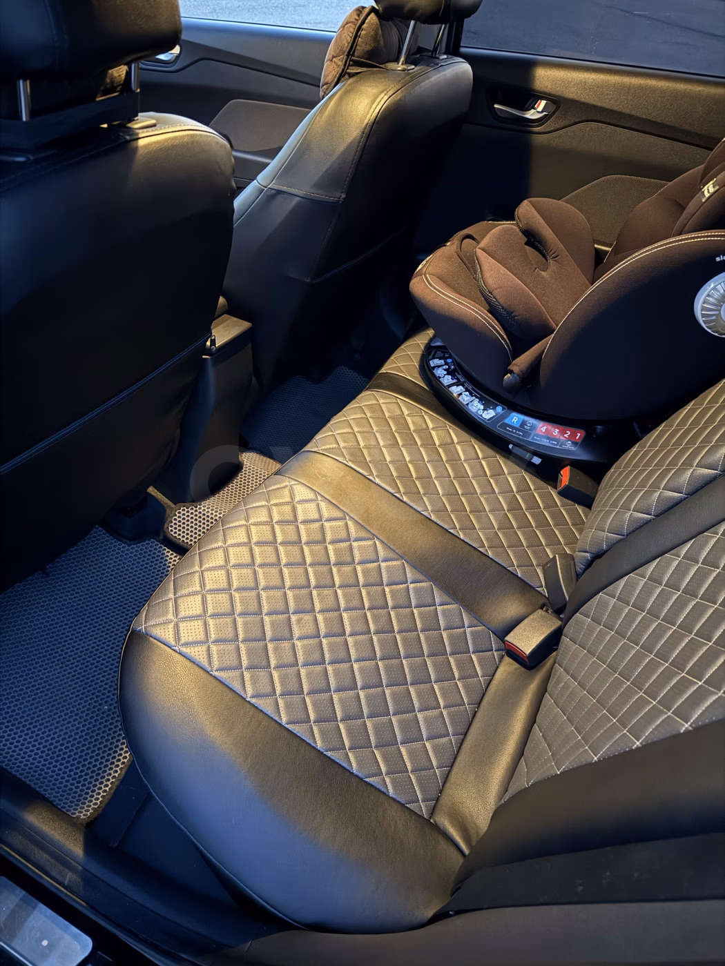 Hyundai Accent фото 9