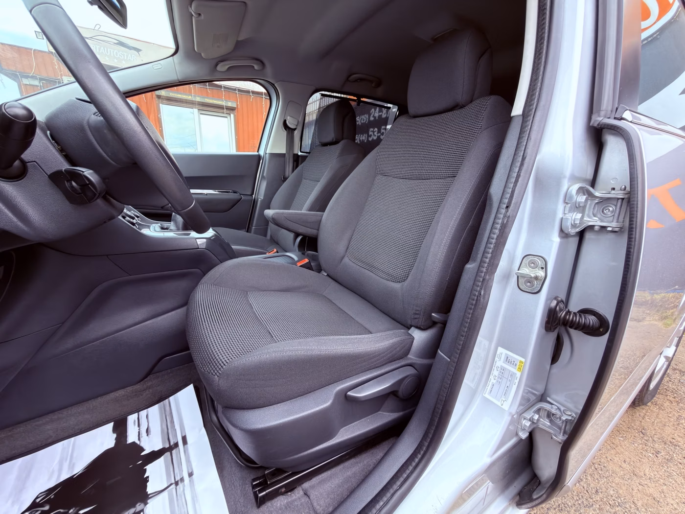 Peugeot 5008 фото 9