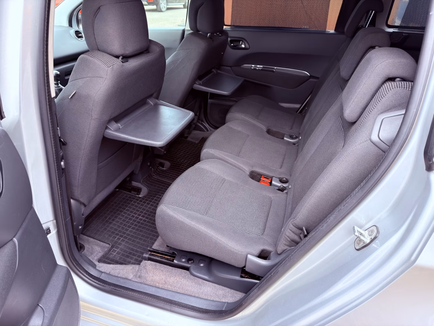 Peugeot 5008 фото 12