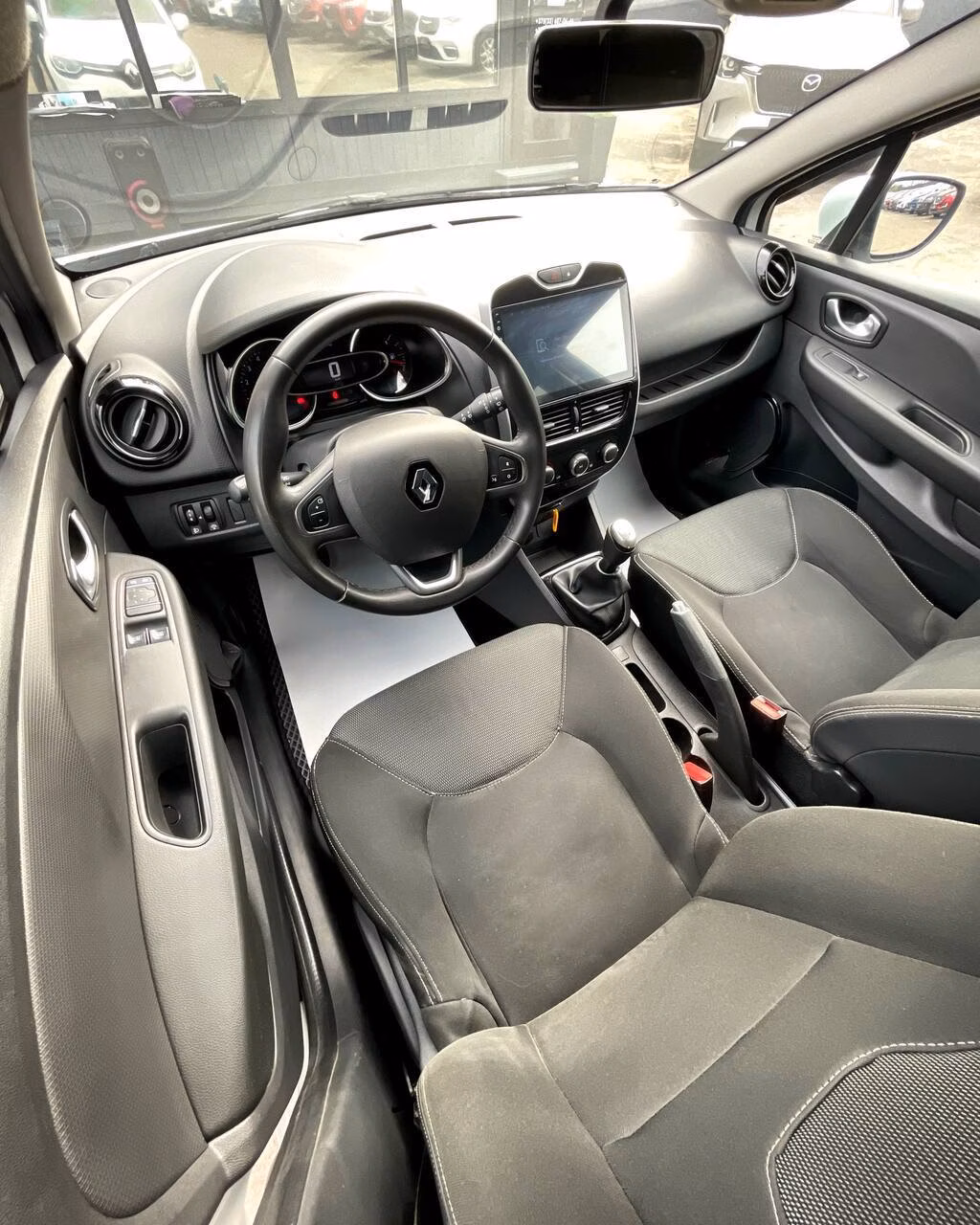Renault Clio фото 8