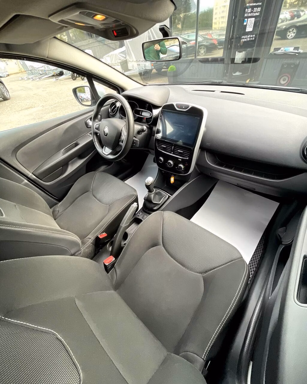Renault Clio фото 11