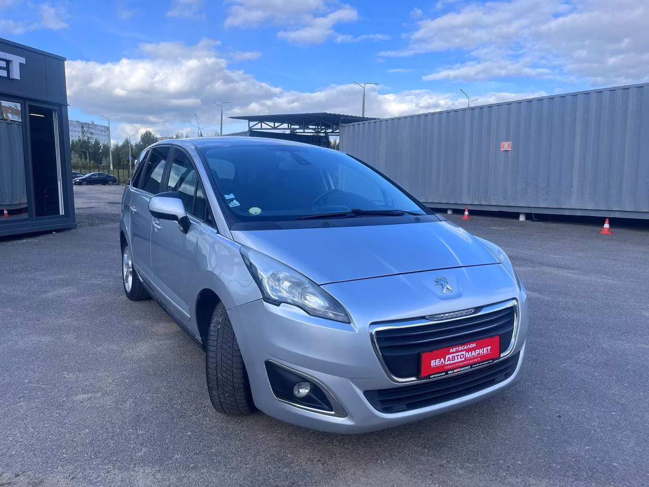 Peugeot 5008 фото 3