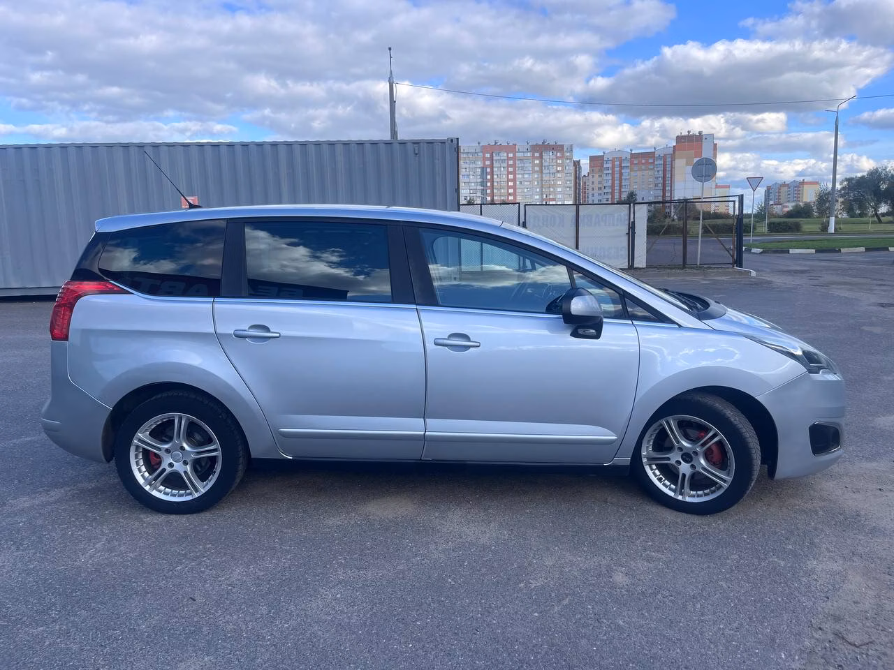 Peugeot 5008 фото 4