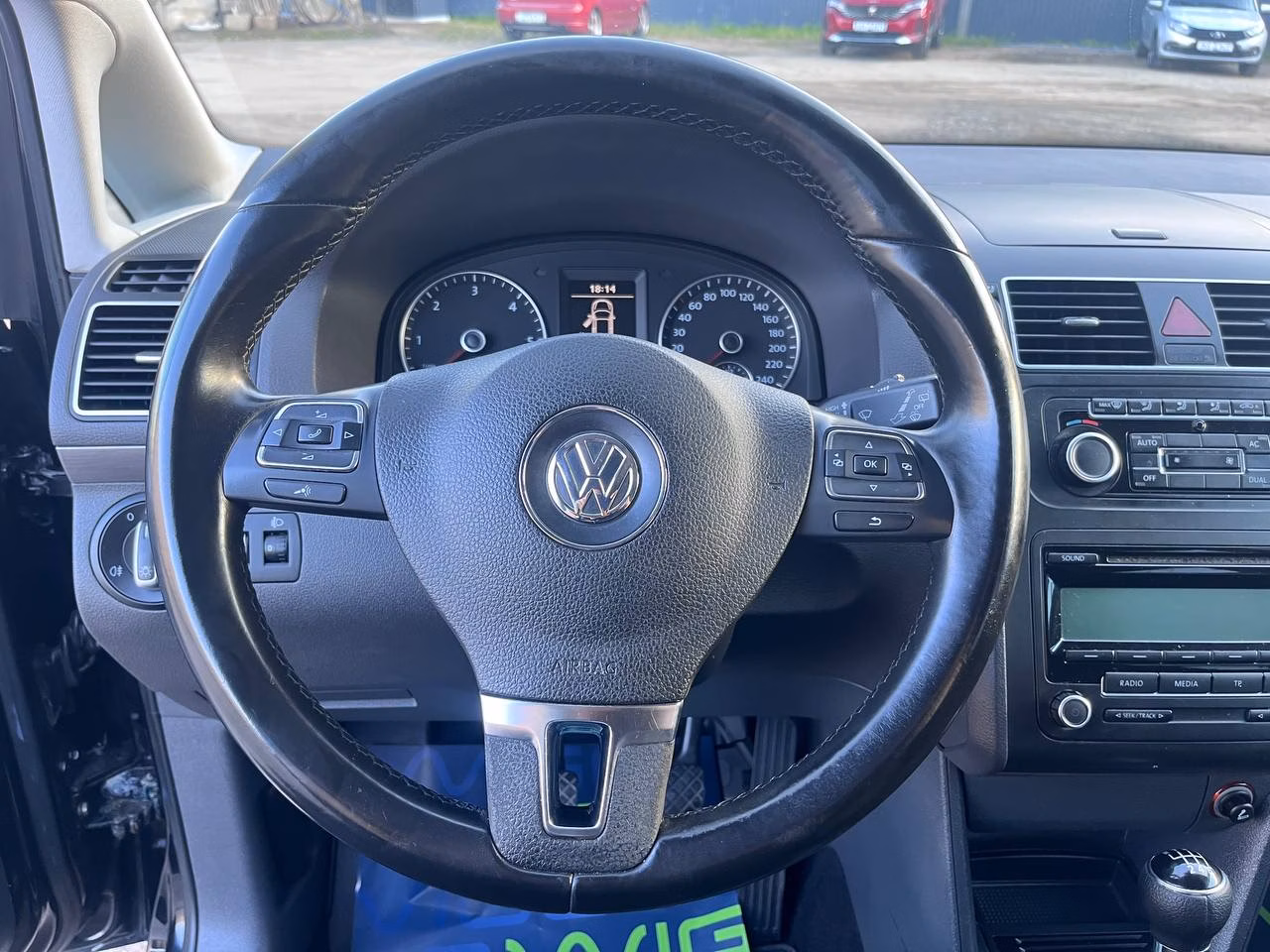 Volkswagen Touran фото 12