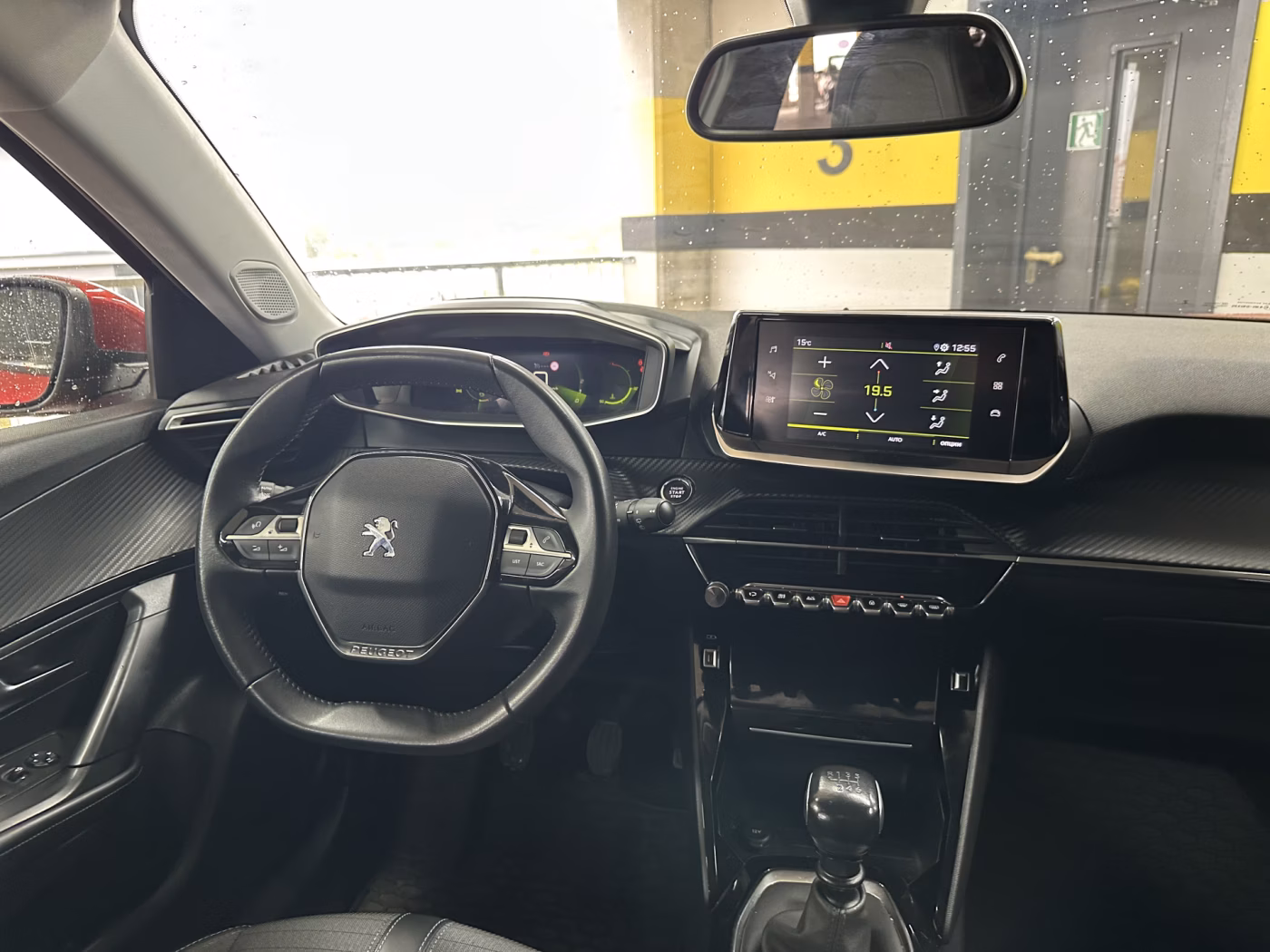 Peugeot 2008 фото 9