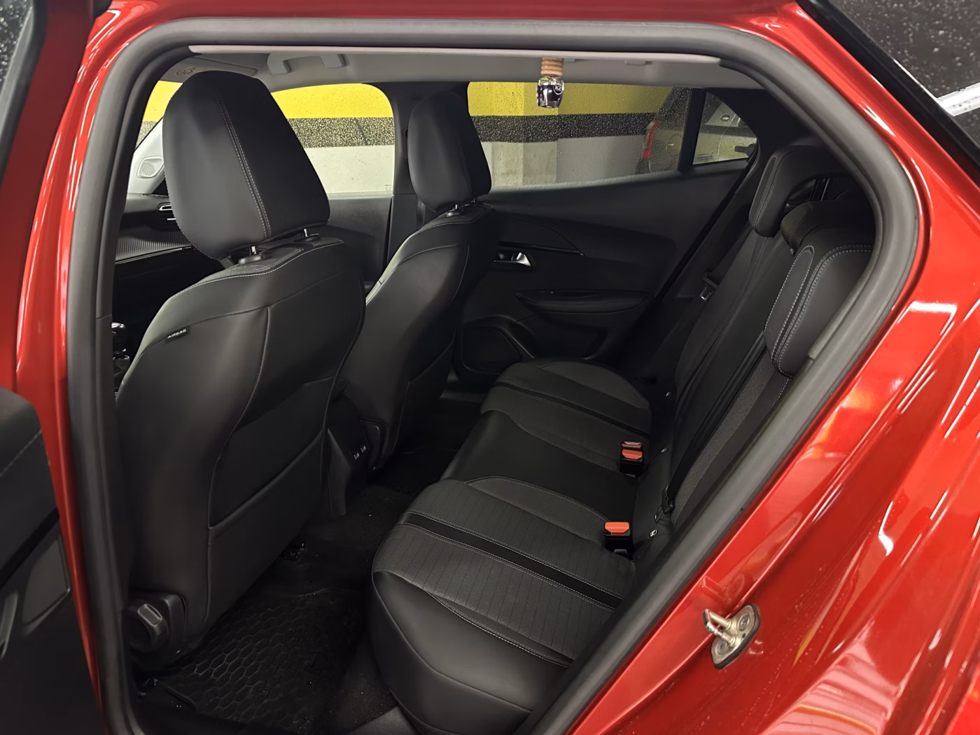 Peugeot 2008 фото 15
