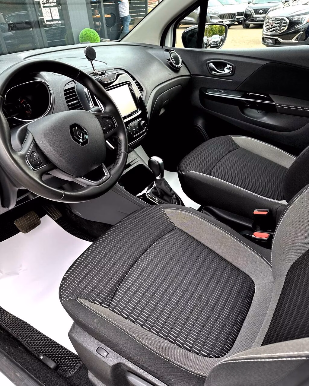 Renault Kaptur фото 9