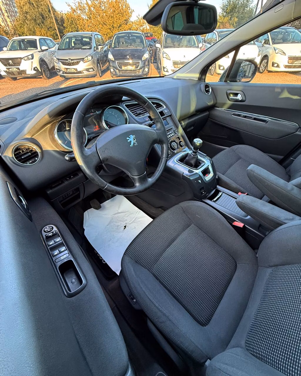 Peugeot 5008 фото 9