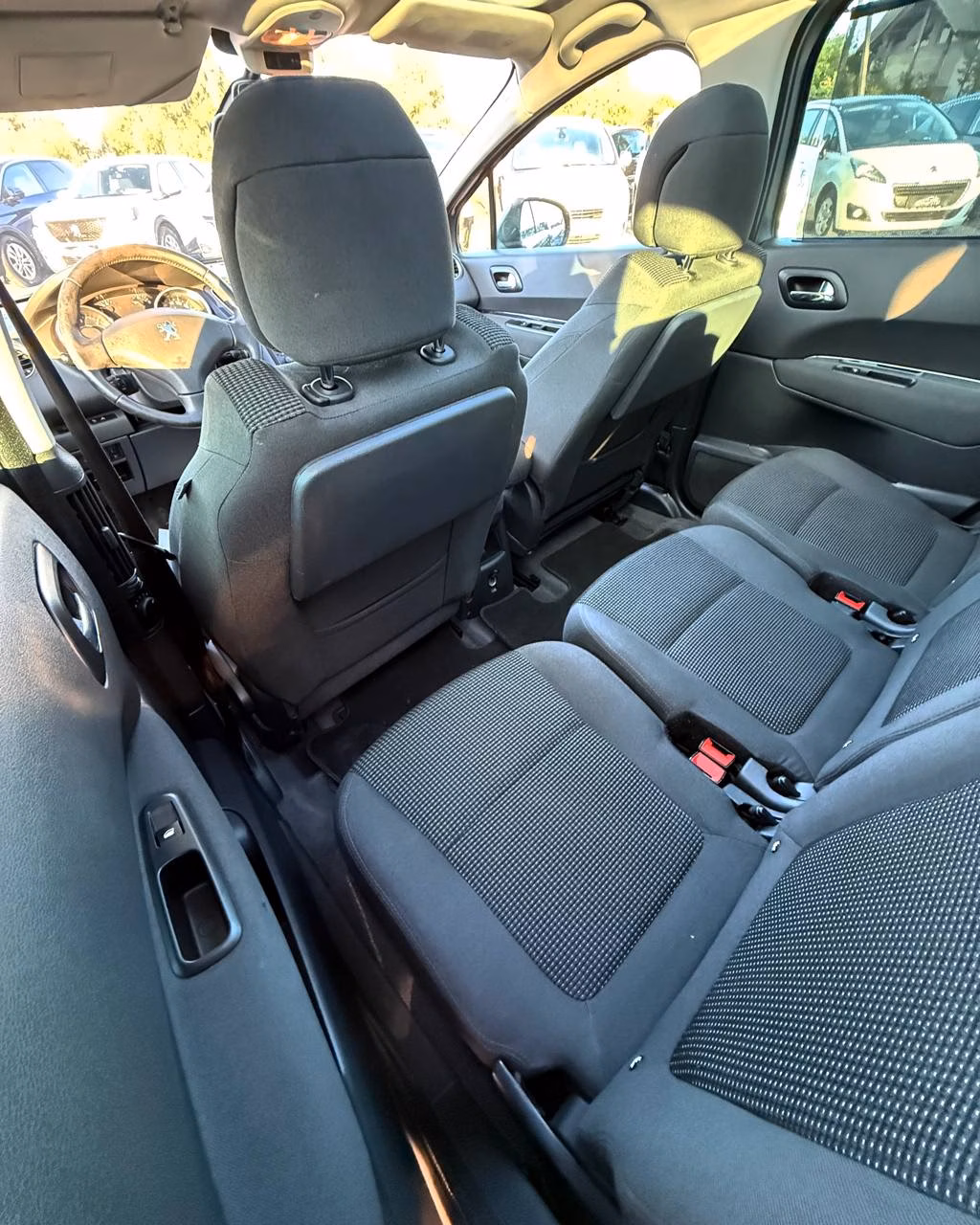 Peugeot 5008 фото 10