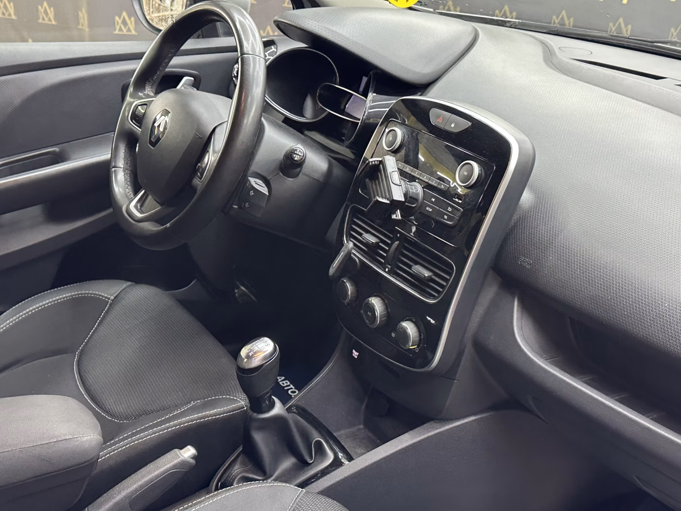 Renault Clio фото 11