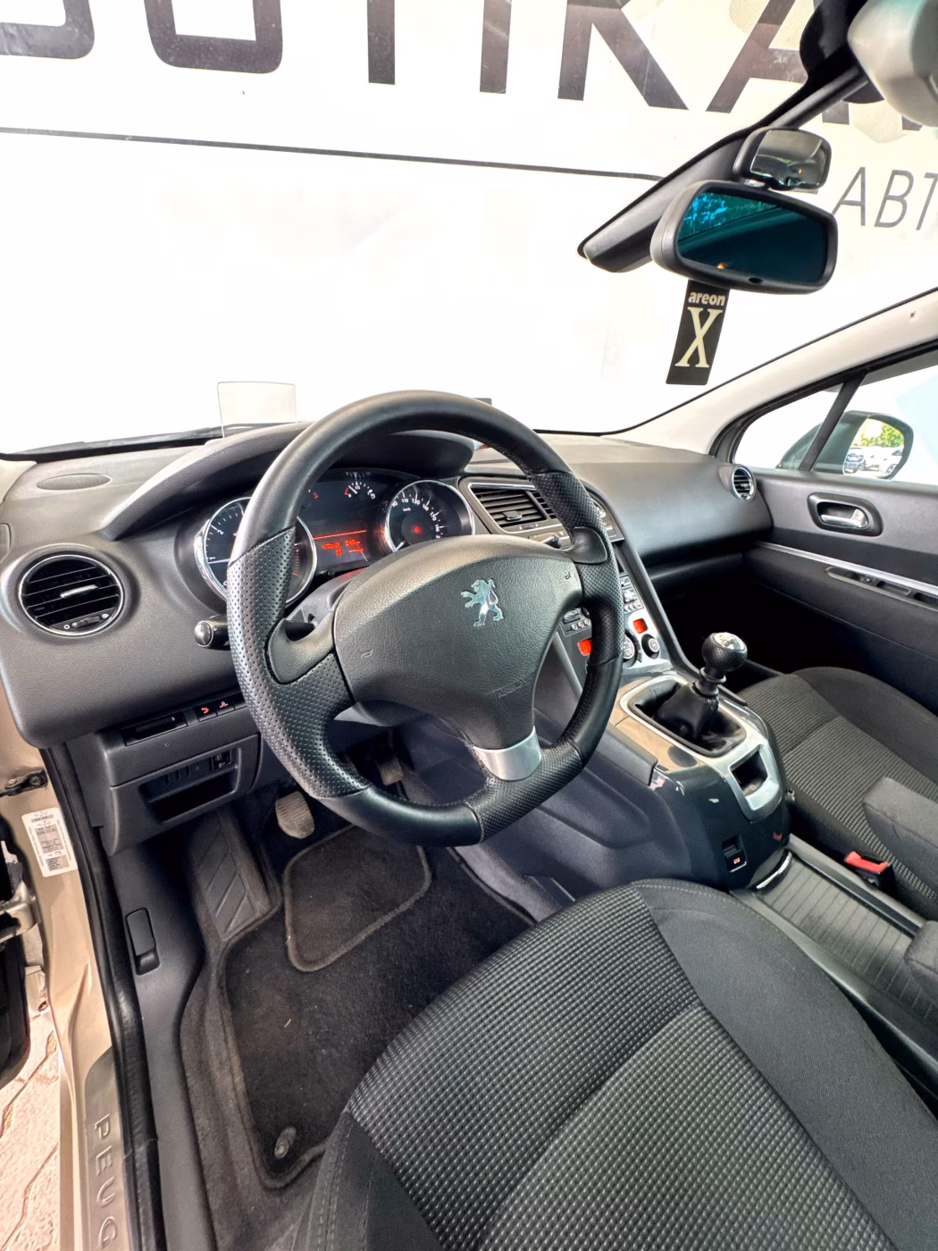 Peugeot 5008 фото 4